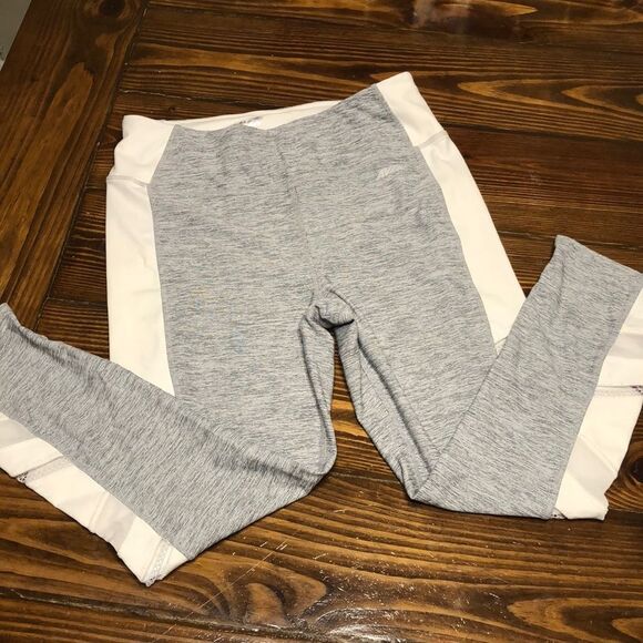 NWOT AVIA Size Small 4-6 Gray and White Leggings - Picture 1 of 7